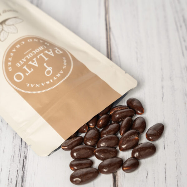 Almendras Recubiertas de Chocolate Oscuro con Naranja