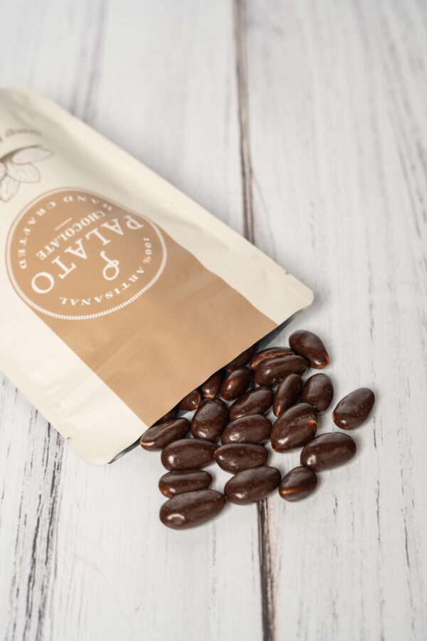 Almendras Recubiertas de Chocolate Oscuro con Naranja