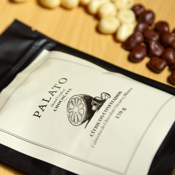 Cítricos Confitados Cubiertos en Chocolate Oscuro y Blanco