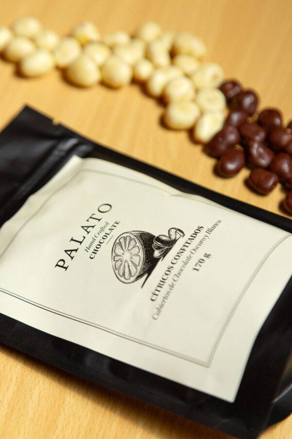 Cítricos Confitados Cubiertos en Chocolate Oscuro y Blanco